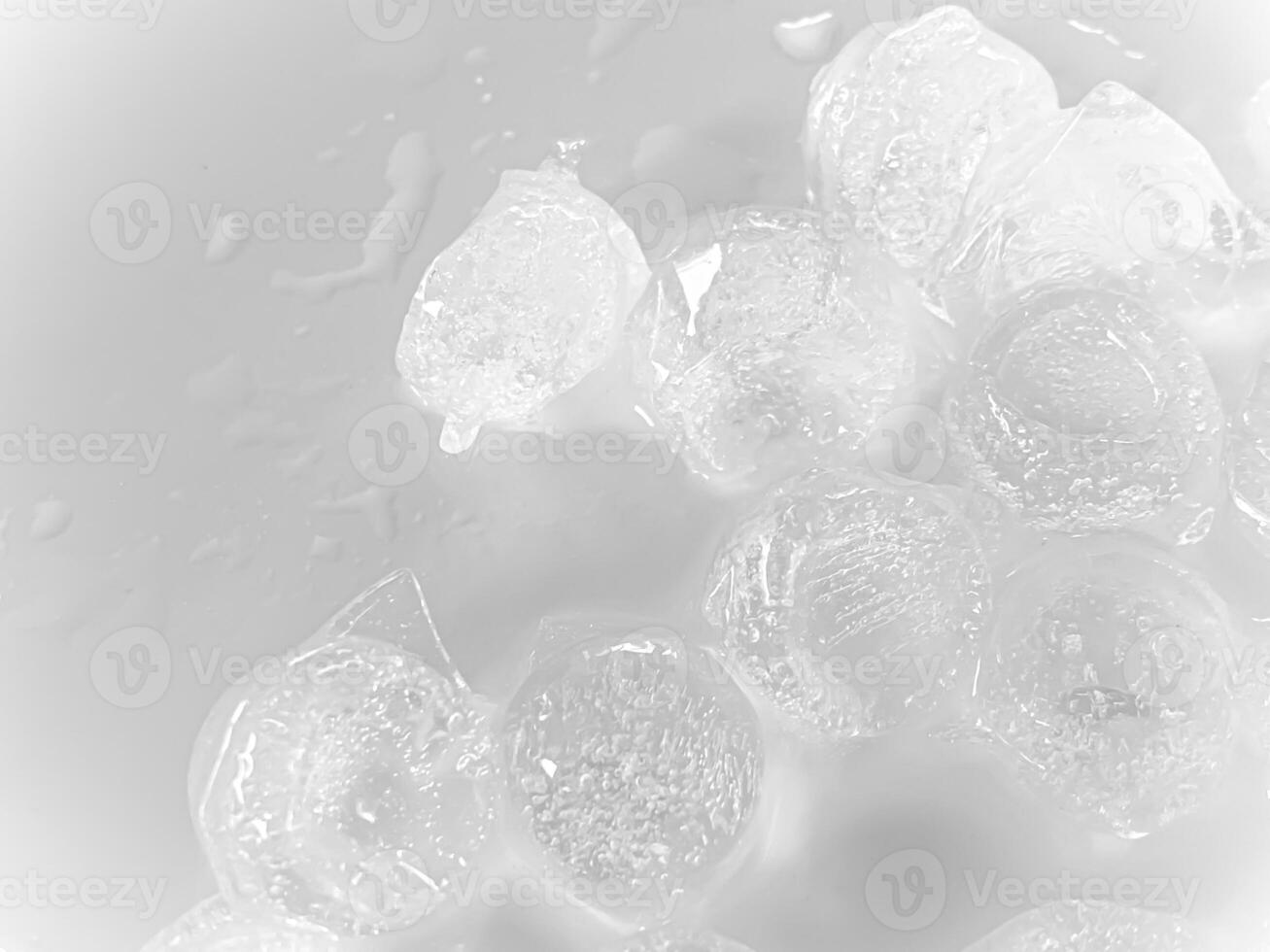 icecubes background,icecubes texture,icecubes wallpaper,ice helps to feel refreshed and cool water from the icecubes helps the water refresh your life and feel good.ice drinks for refreshment business photo