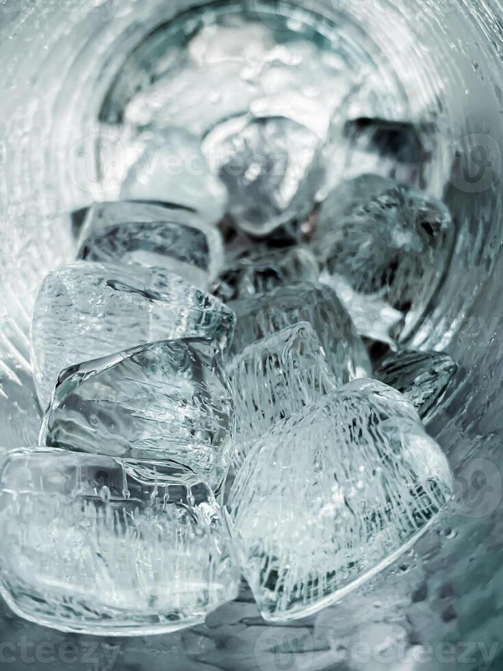 icecubes background,icecubes texture,icecubes wallpaper,ice helps to feel refreshed and cool water from the icecubes helps the water refresh your life and feel good.ice drinks for refreshment business photo