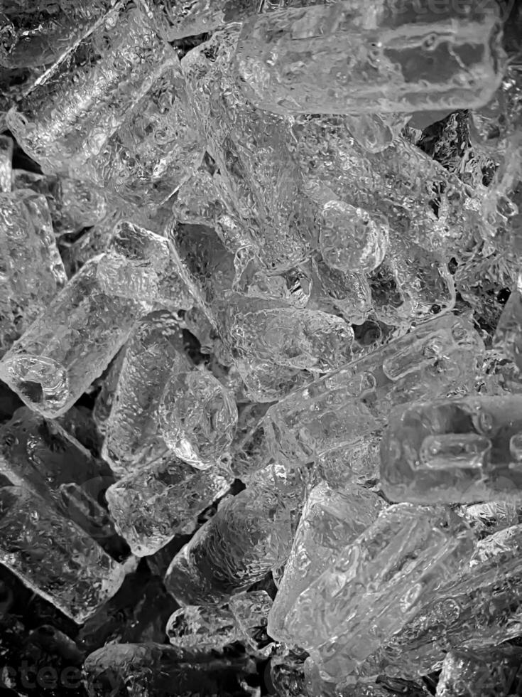 cubos de hielo fondo,cubitos de hielo textura, cubitos de hielo papel pintado, hielo ayuda a sensación refrescado y frio agua desde el cubos de hielo ayuda el agua actualizar tu vida y sensación bueno.hielo bebidas para refresco negocio foto