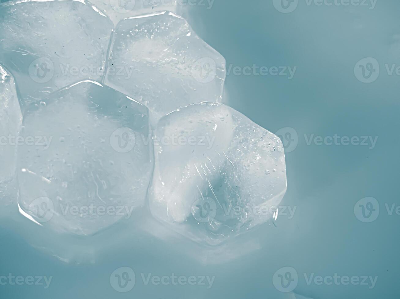 icecubes background,icecubes texture,icecubes wallpaper,ice helps to feel refreshed and cool water from the icecubes helps the water refresh your life and feel good.ice drinks for refreshment business photo