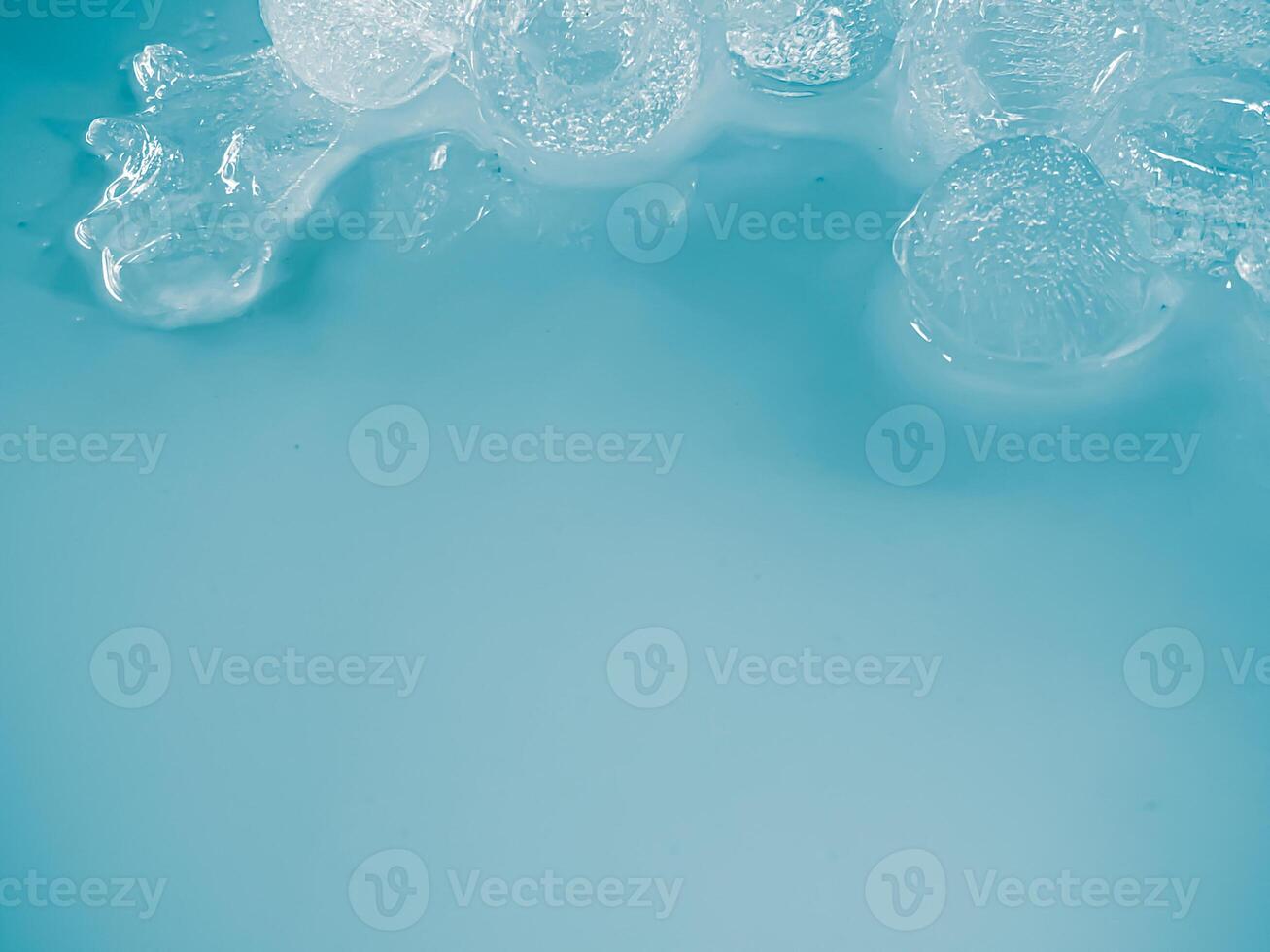 icecubes background,icecubes texture,icecubes wallpaper,ice helps to feel refreshed and cool water from the icecubes helps the water refresh your life and feel good.ice drinks for refreshment business photo