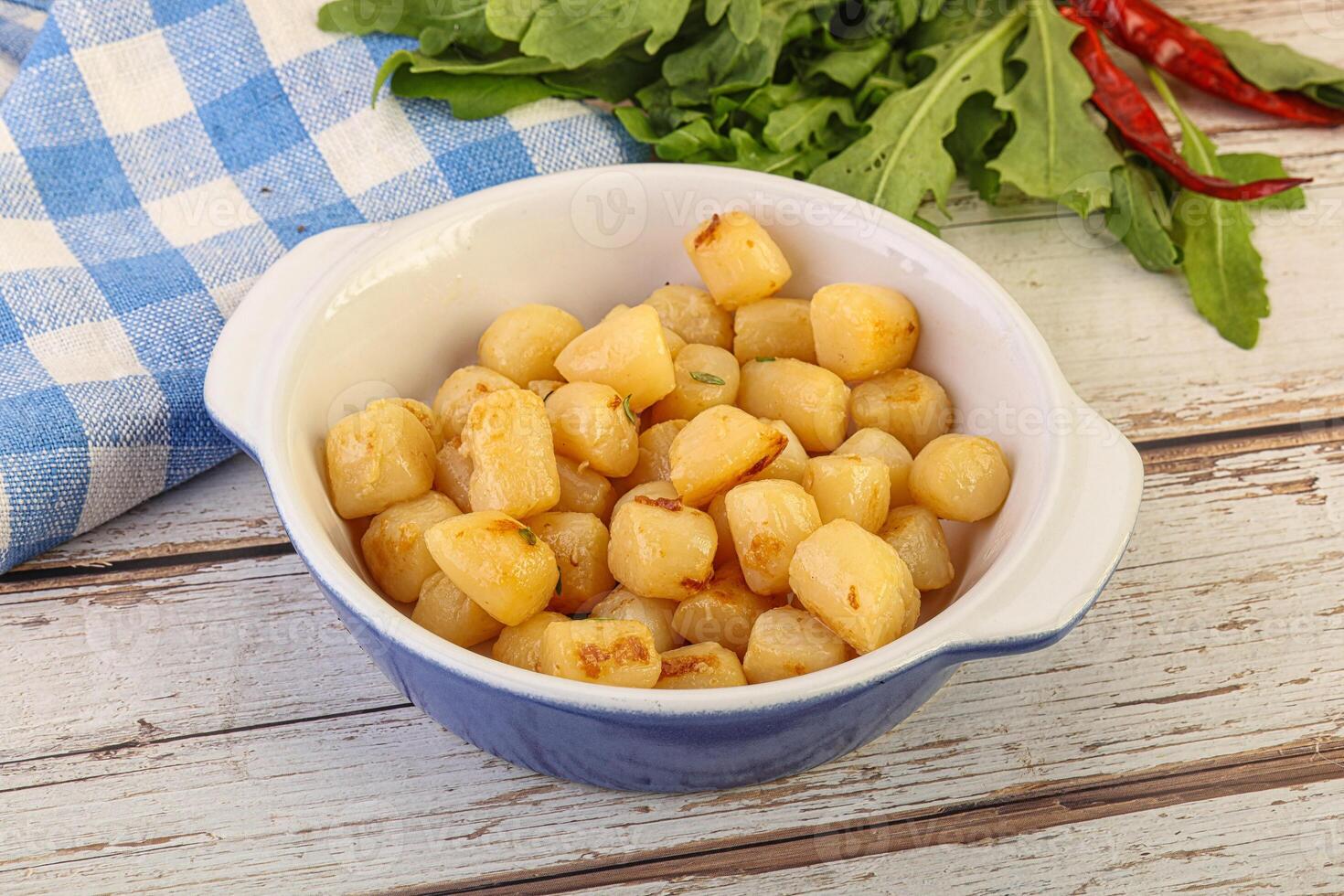 Roasted delicous scallop in the bowl photo