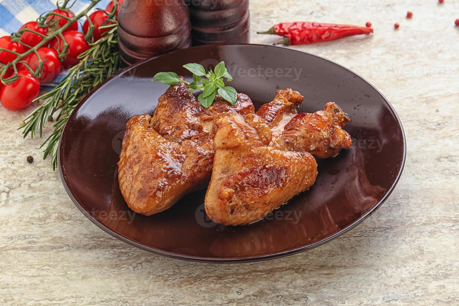 Roasted chicken wings with spicy sauce photo