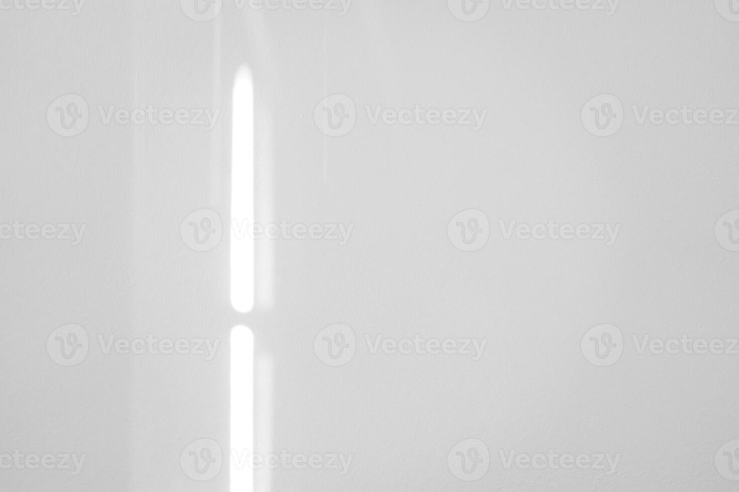 blanco pared fondo,hormigón textura con sombra,luz,vacío gris cemento habitación con luz de sol reflejar en blanco yeso pintura, luz efecto para monocromo foto, Bosquejo, producto diseño presentación foto