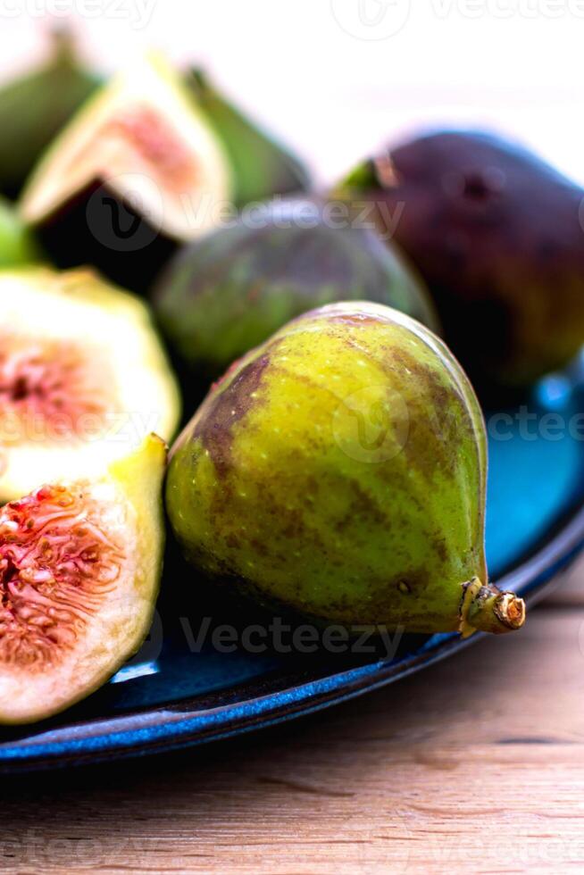 higo frutas en un lámina, ficus carica foto