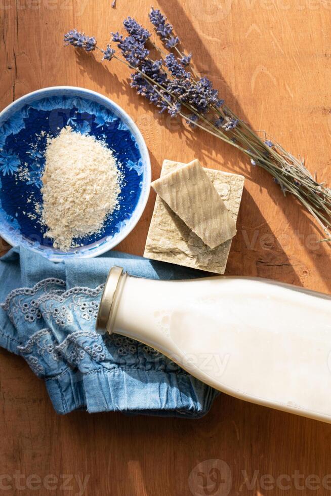 hecho en casa lavadero, Marsella rallado jabón, bricolaje, hacer eso tú mismo, cero desperdiciar, eco amigable, natural producto para lavar y limpieza con lavanda foto