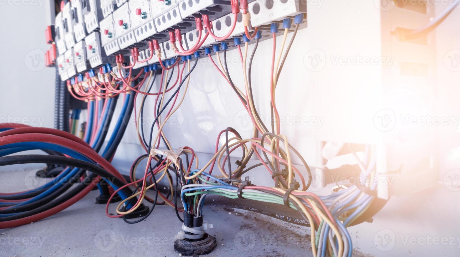 instalación de alambrado controlar circuito ,circuito cable controlar para controlar maquinaria. foto