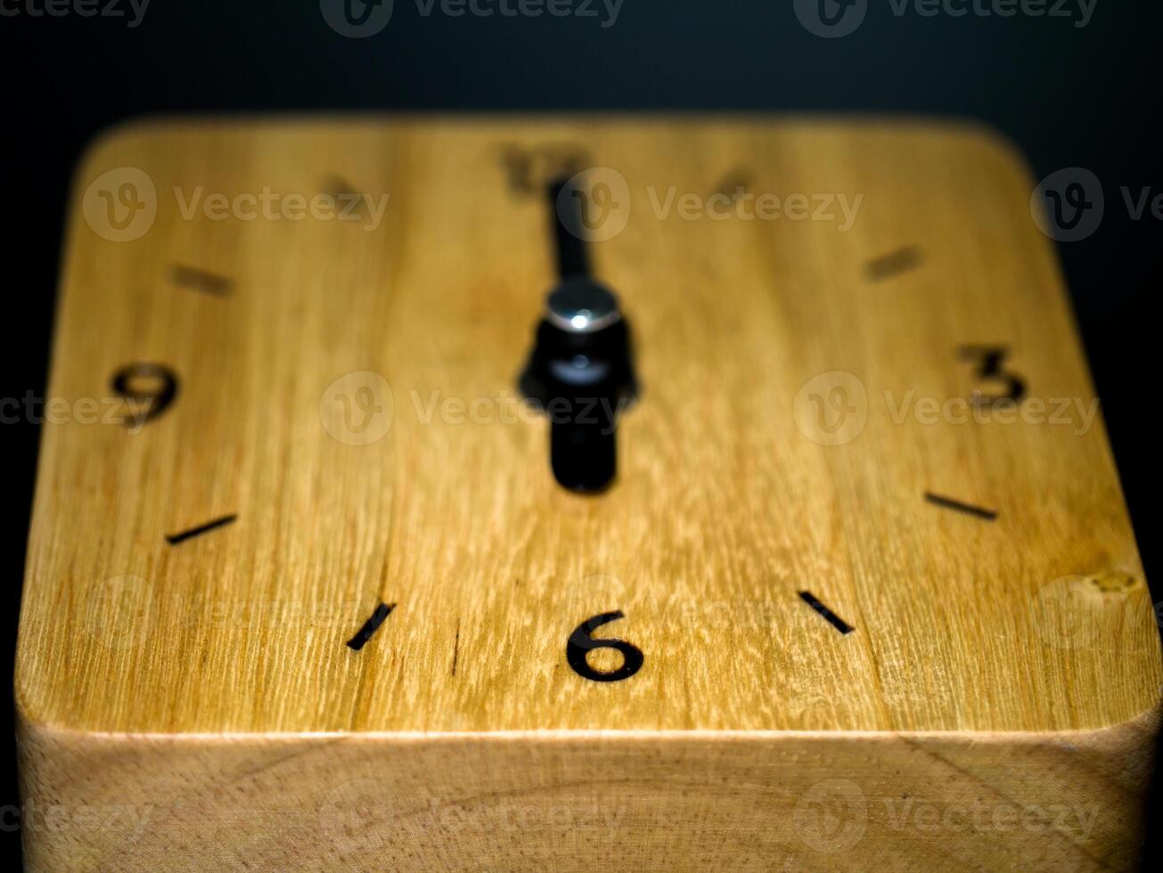 de cerca de madera reloj foto