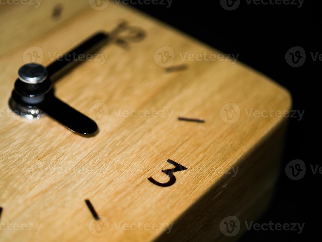 de cerca de madera reloj foto