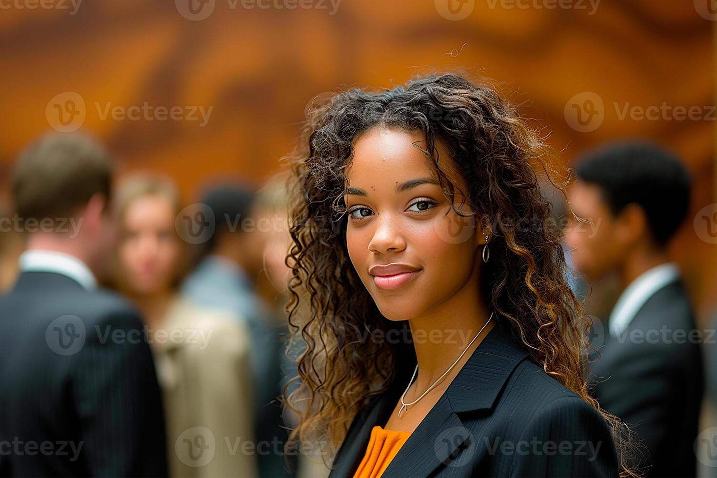 ai generado un listo joven africano americano mujer de negocios soportes fuera con su equipo detrás su. foto