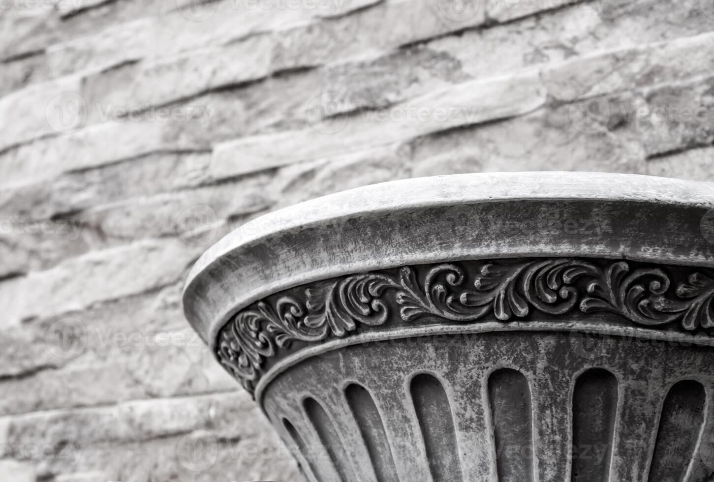 The fountain basin decorated on the wall photo