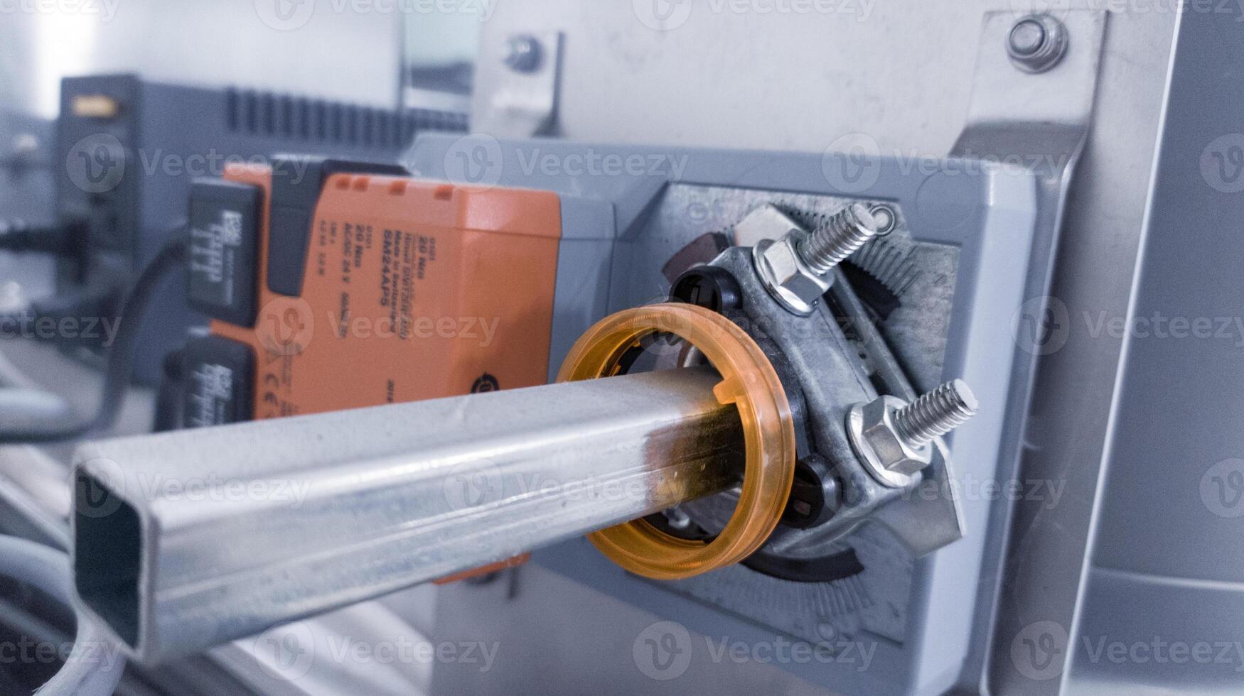 Damper valve drive motor in the air pressure supplay system. photo