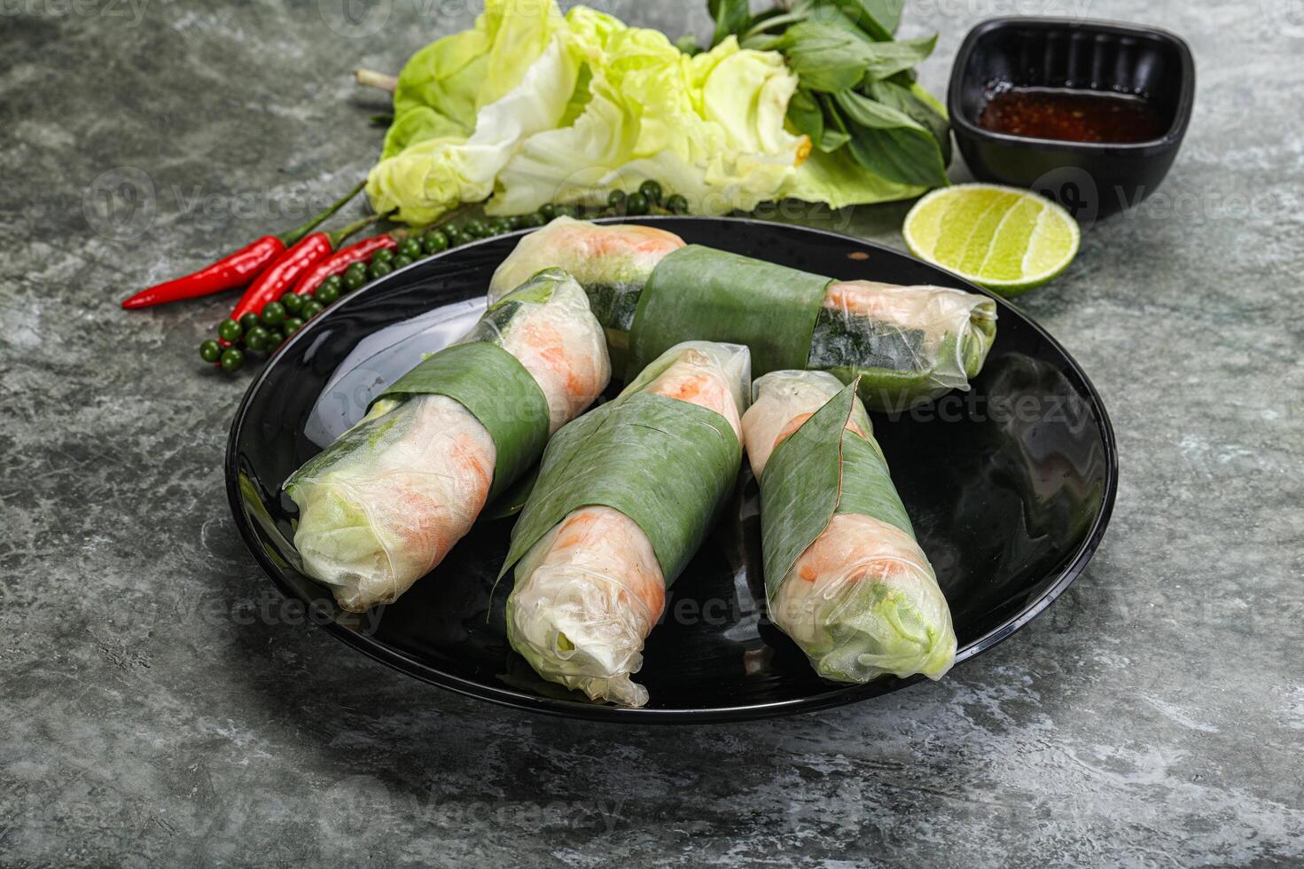 Vietnamese Spring Roll with shrimps and vegetables photo