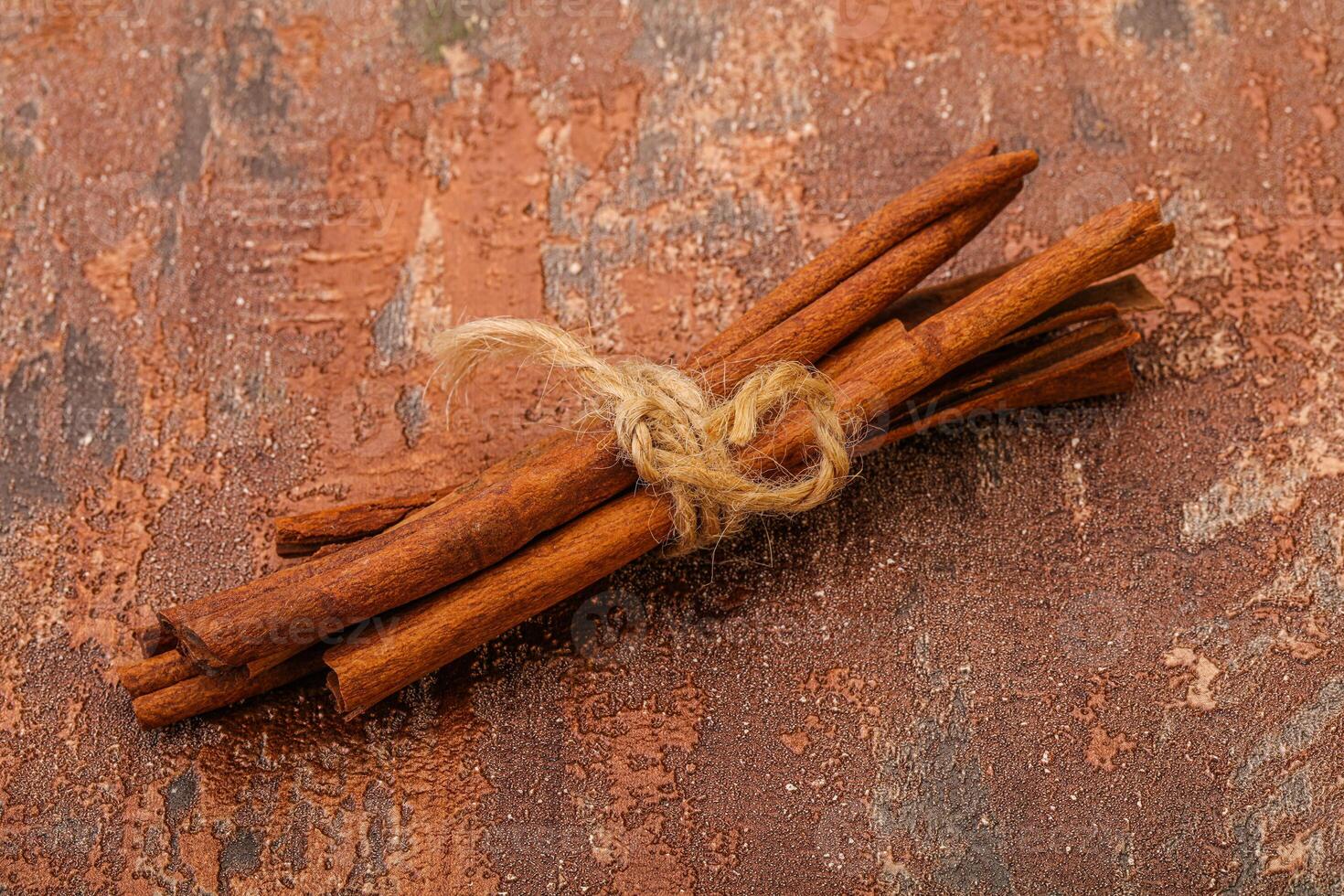 Aroma Cinnamon stick heap isolated photo