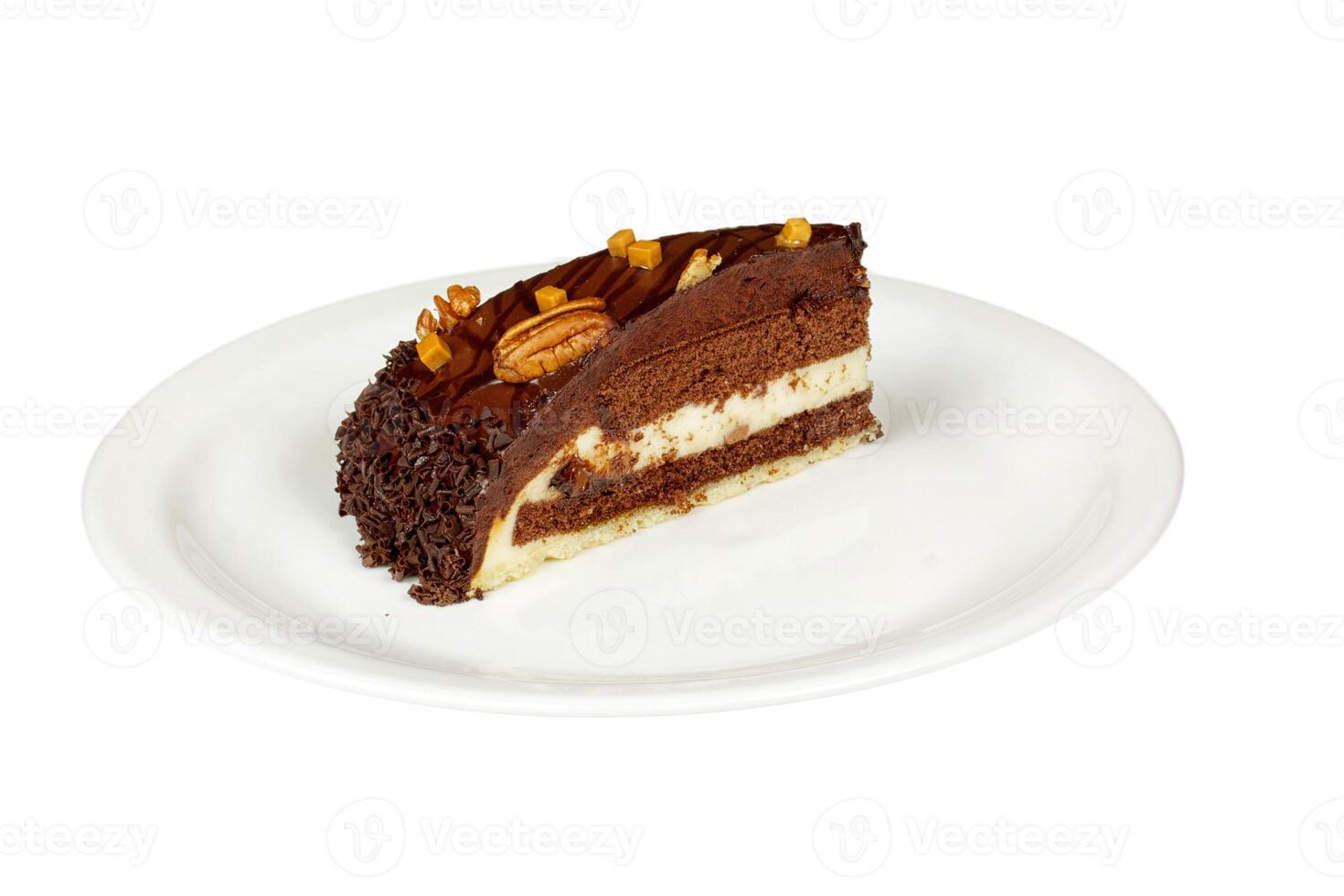 chocolate pastel con azotado crema aislado foto