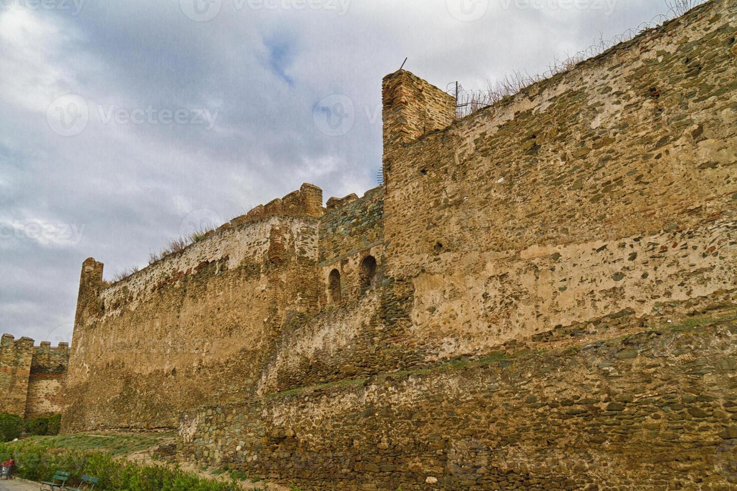 Eptapyrgio el muro fortificado en la parte alta de la ciudad de Tesalónica, Grecia foto