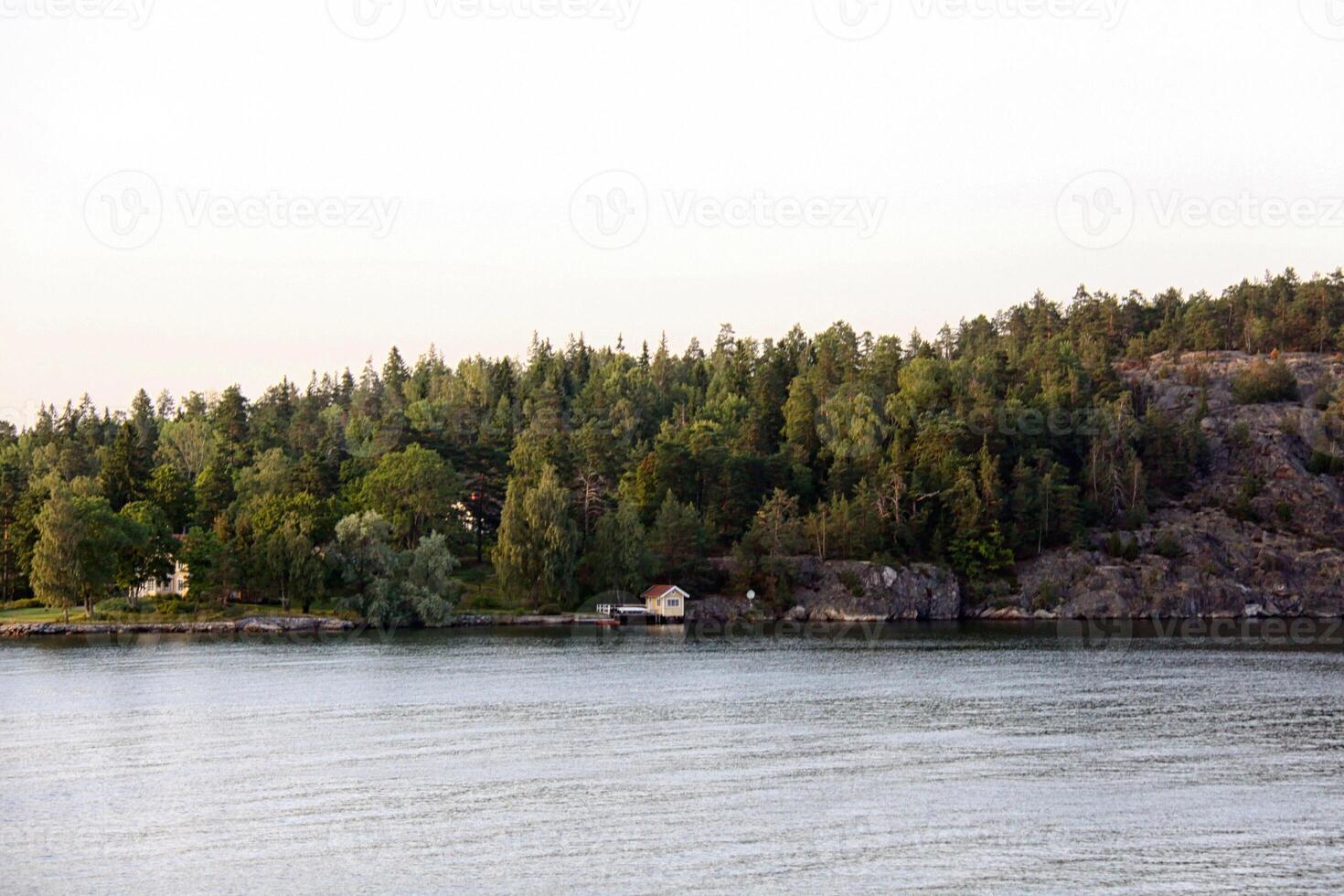 isla solitaria en el archipiélago de suecia foto