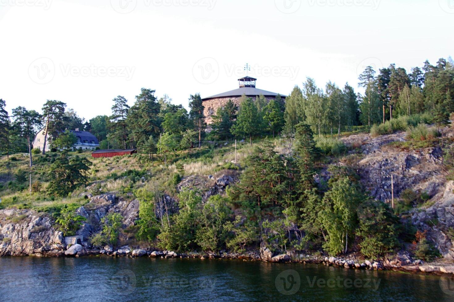 isla solitaria en el archipiélago de suecia foto