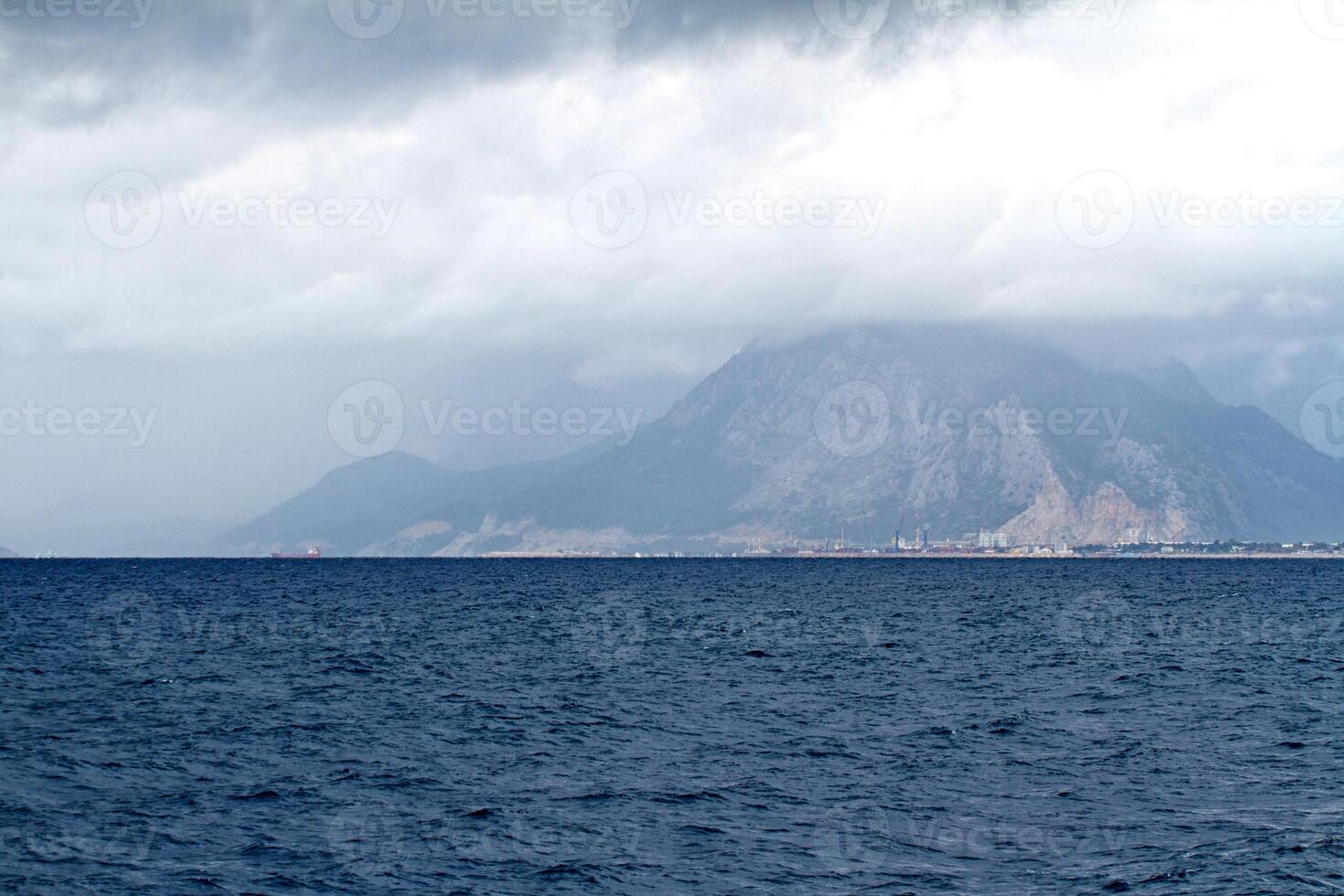 antigua vista al mar de antalya foto