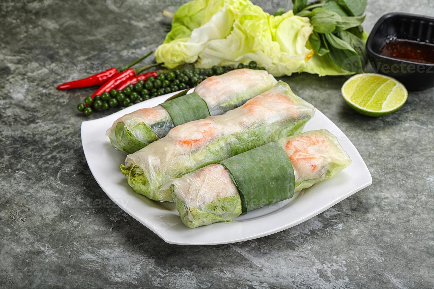 Vietnamese Spring Roll with shrimps and vegetables photo