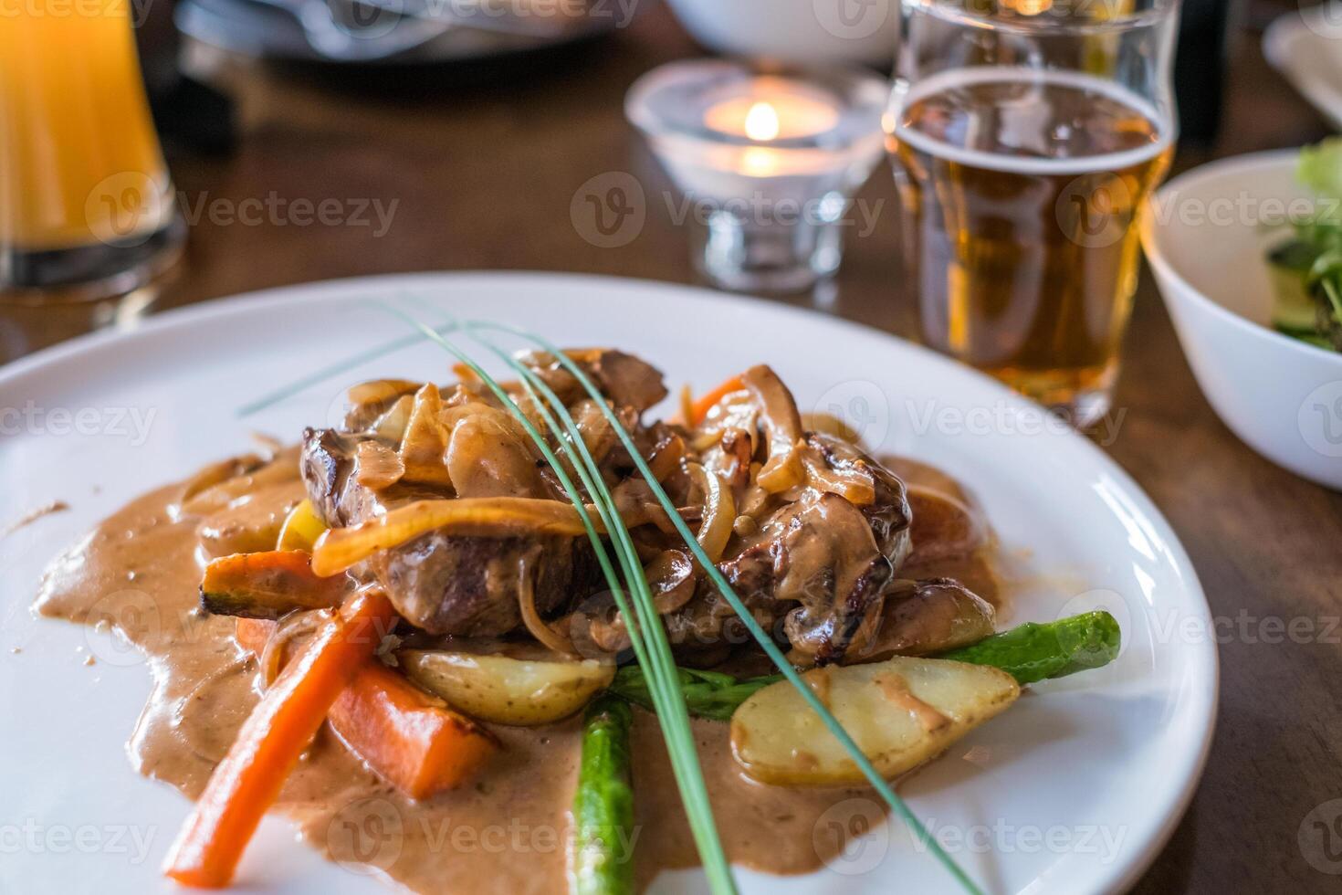 costilla carne de vaca filete asado con vegetal foto