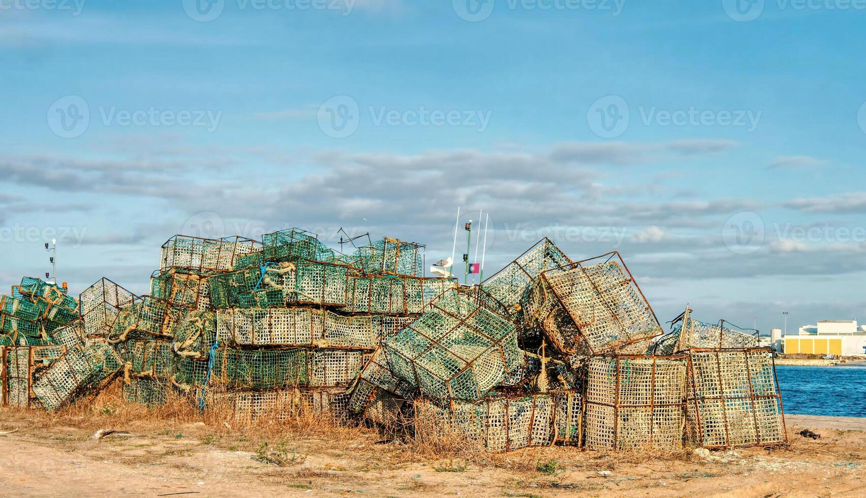 apilado langosta trampas cerca capa forchú foto