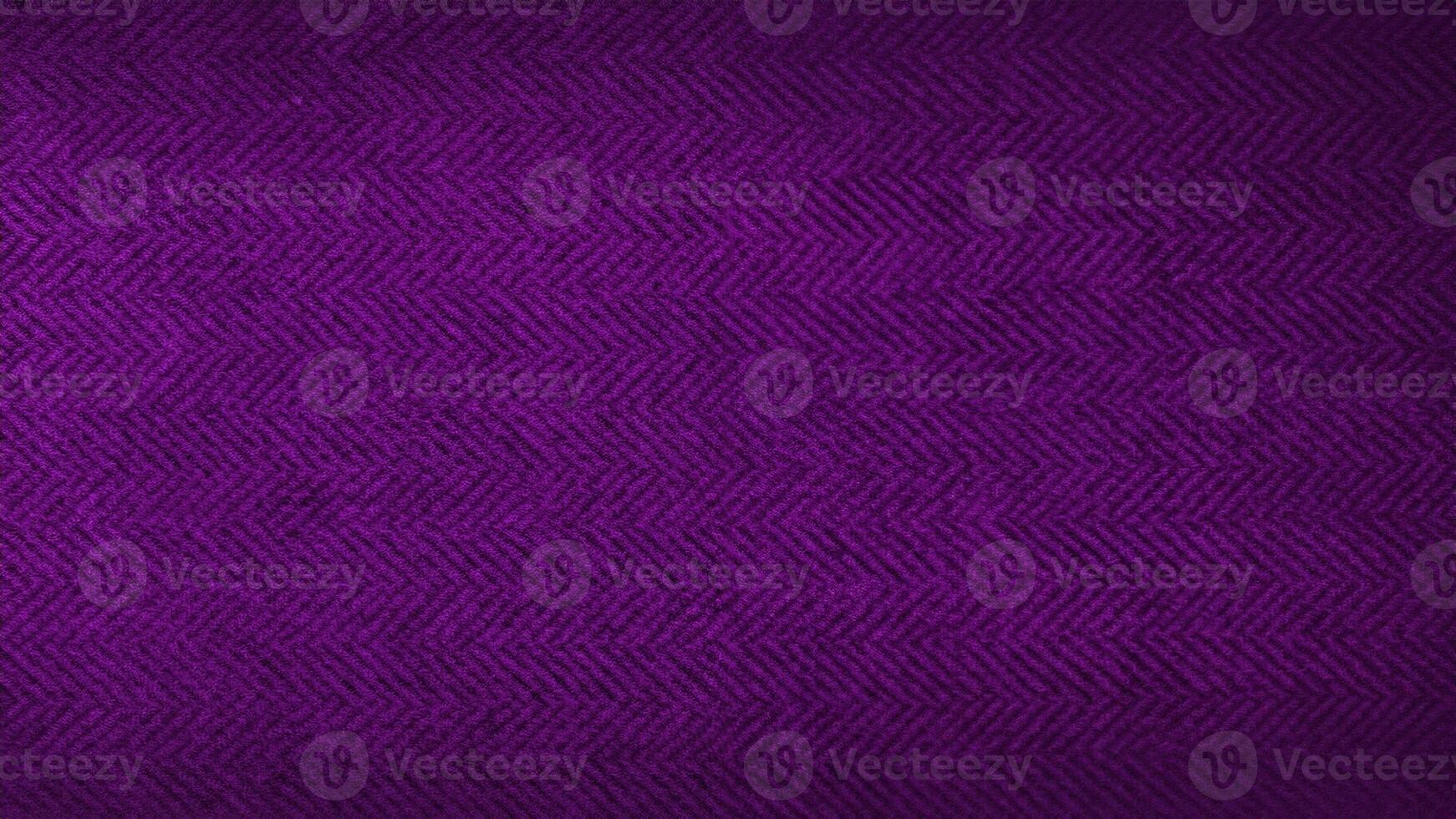 púrpura o Violeta espina de pescado modelo tela, textura antecedentes. Violeta tweed patrón, Costura, textil material. cerca arriba lona antecedentes. lujo concepto antecedentes. foto