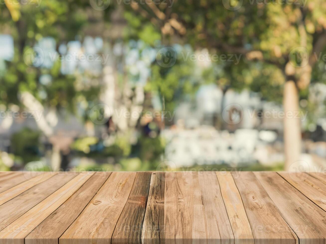 de madera tablero vacío mesa parte superior en de borroso antecedentes. perspectiva marrón madera mesa terminado difuminar en café tienda antecedentes - lata ser usado burlarse de arriba para montaje productos monitor o diseño llave visual disposición. foto
