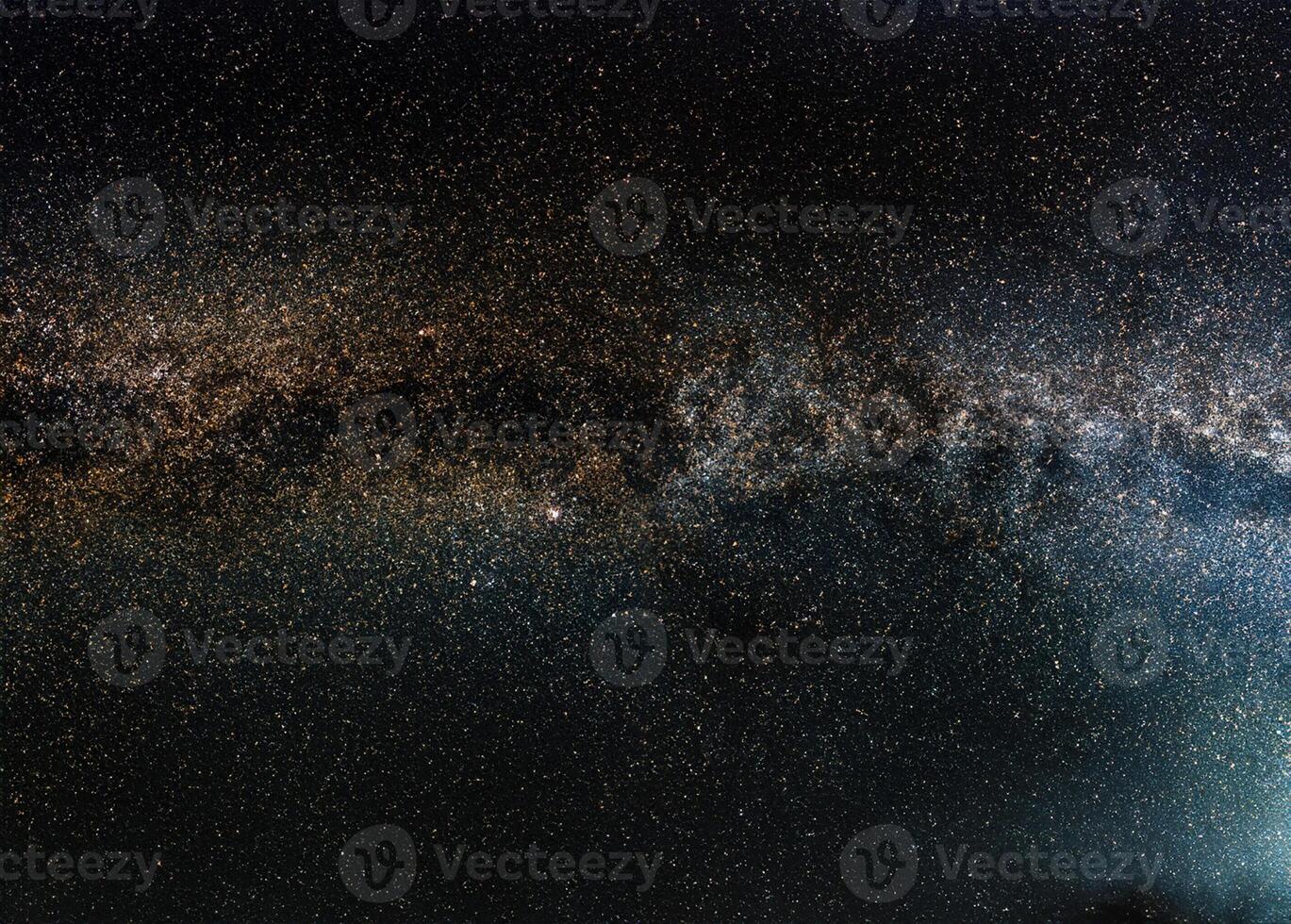 noche cielo, muchos estrellas con lechoso camino alrededor Cefeo y cygnus constelación, Andrómeda galaxia visible en inferior izquierda esquina. largo exposición apilado foto
