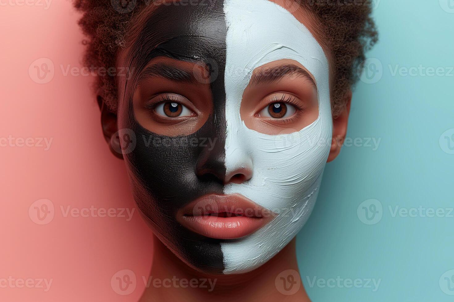 ai generado negro mujer teniendo dos diferente tipo de mascaras blanco y negro en medio de su cara vistoso pelar apagado mascaras cerca arriba hermosa retrato africano americano mujer estudio Moda antecedentes foto