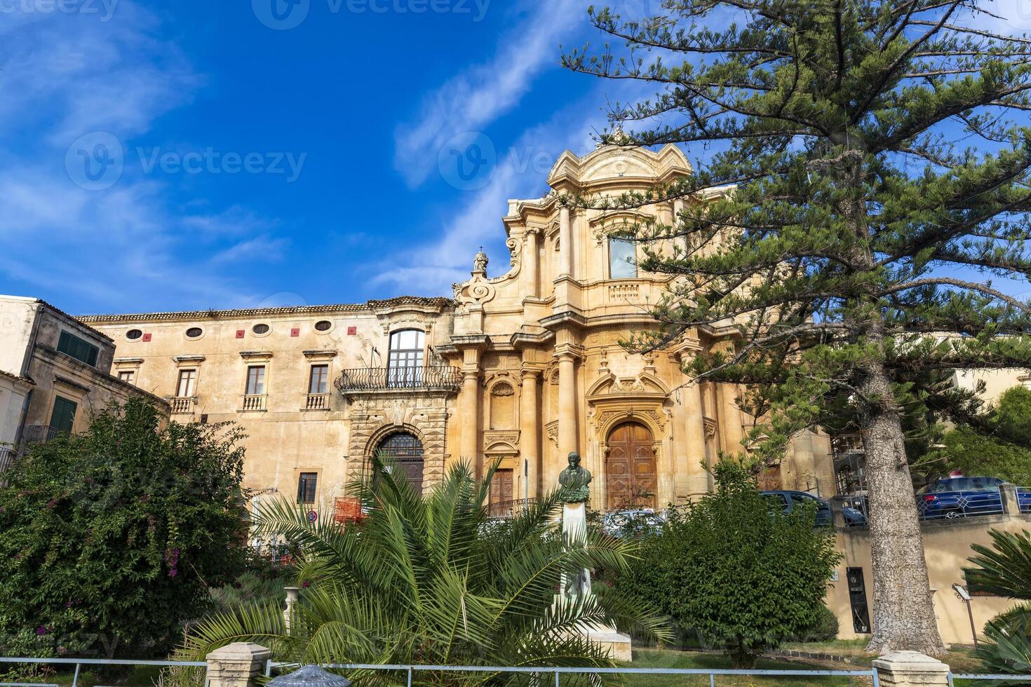 el fachada de el Iglesia de S t. dominic - un magnífico muestra de siciliano barroco en noto, Sicilia foto