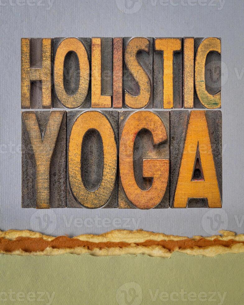 holístico yoga palabra resumen - texto en tipografía madera tipo impresión bloques en Arte papel, vertical póster foto