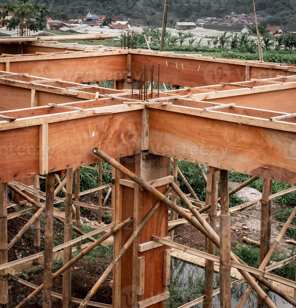 formwork on pillar buildings to support the load of the building photo