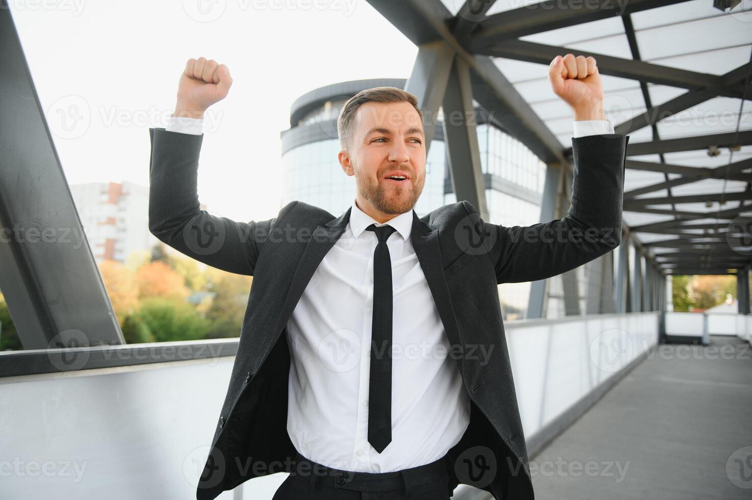 empresario en un elegante ciudad foto