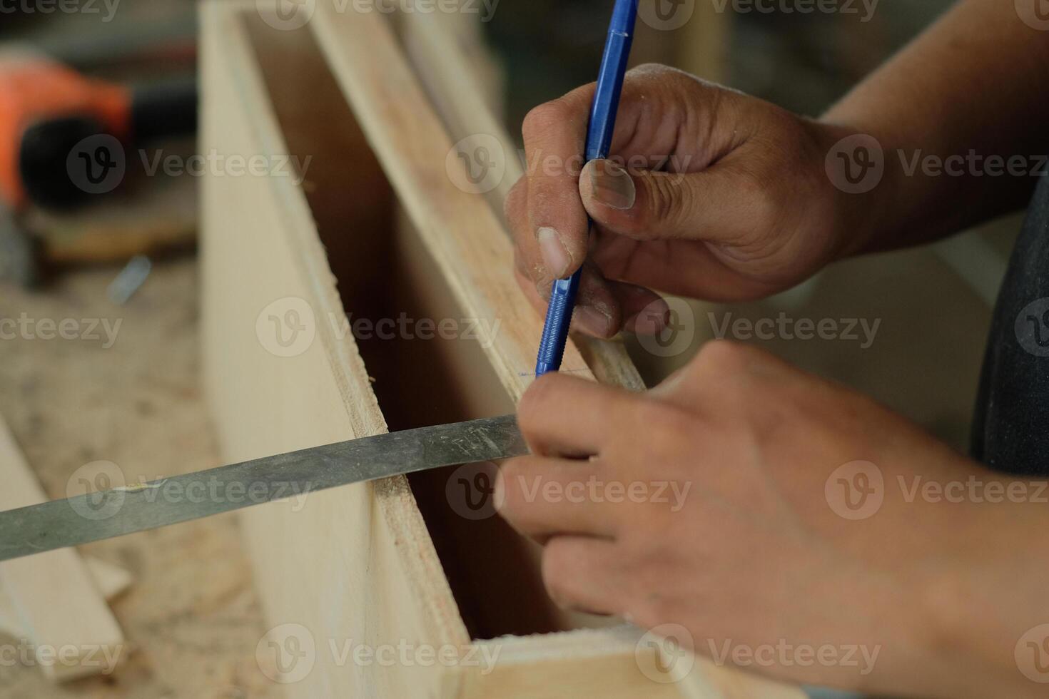 Carpenter working in workshop. carpenter measuring using pencil and ruler. photo