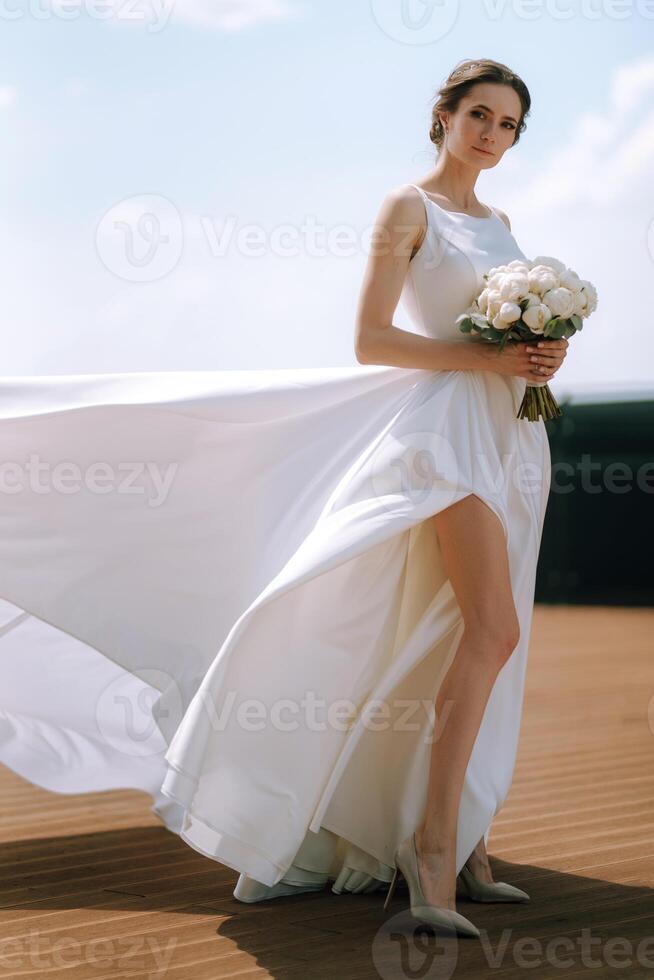 bride the roof of skyscraper photo