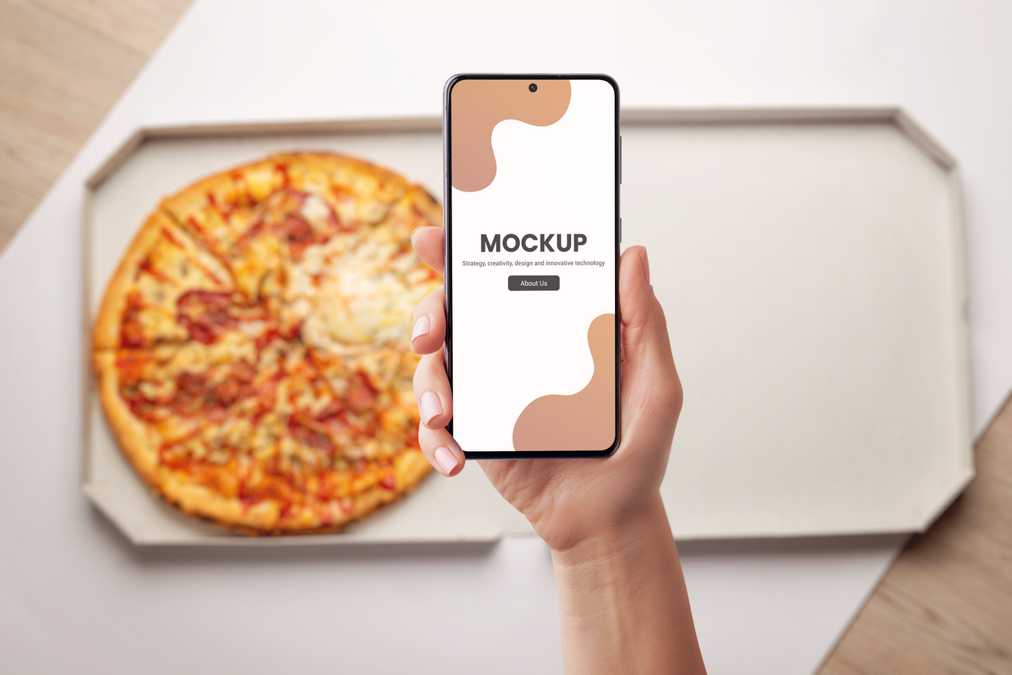 Telefon Attrappe, Lehrmodell, Simulation zum Essen Bestellung mit Pizza im Hintergrund psd