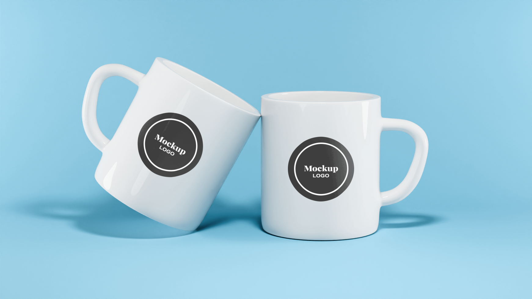 Two coffee cup mockup on blue background psd