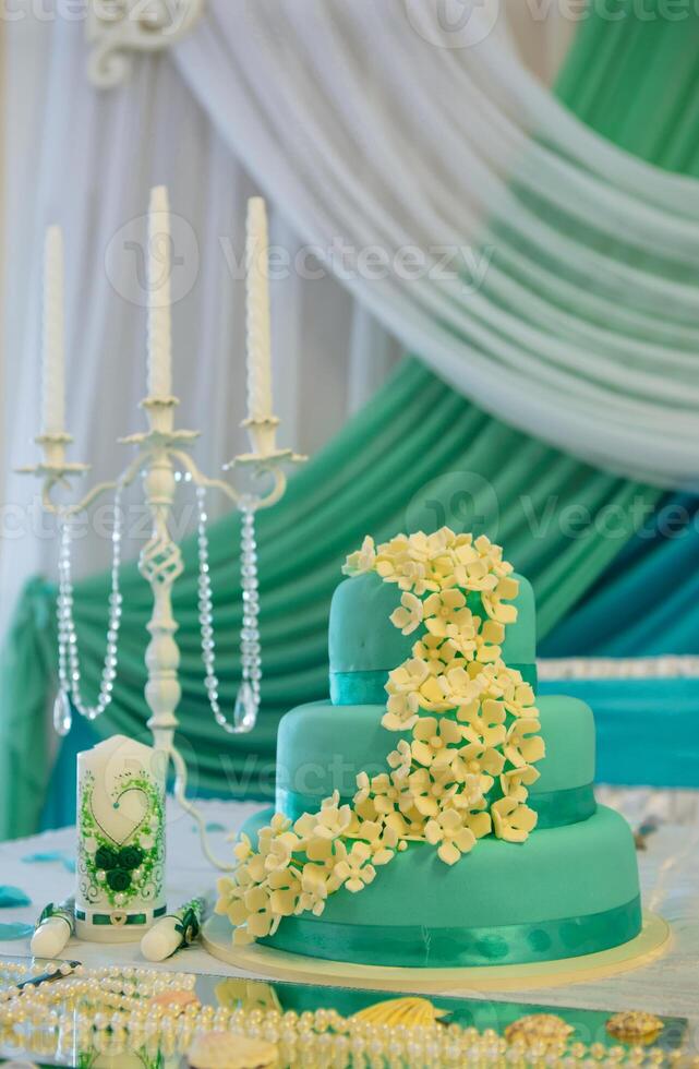 Boda pastel en blanco turquesa colores. Boda mesa con velas foto