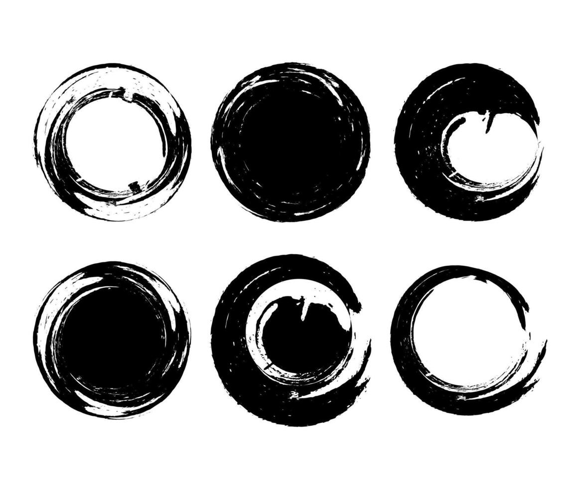 un conjunto de negro tinta círculos cepillo carrera haz en un blanco fondo, negro y blanco íconos colocar, un conjunto de negro tinta remolinos en un blanco vector