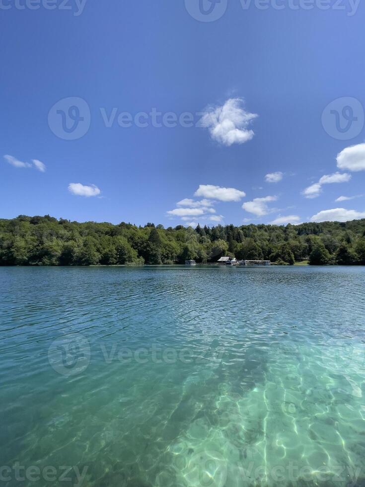 lago en plitvice nacional parque foto