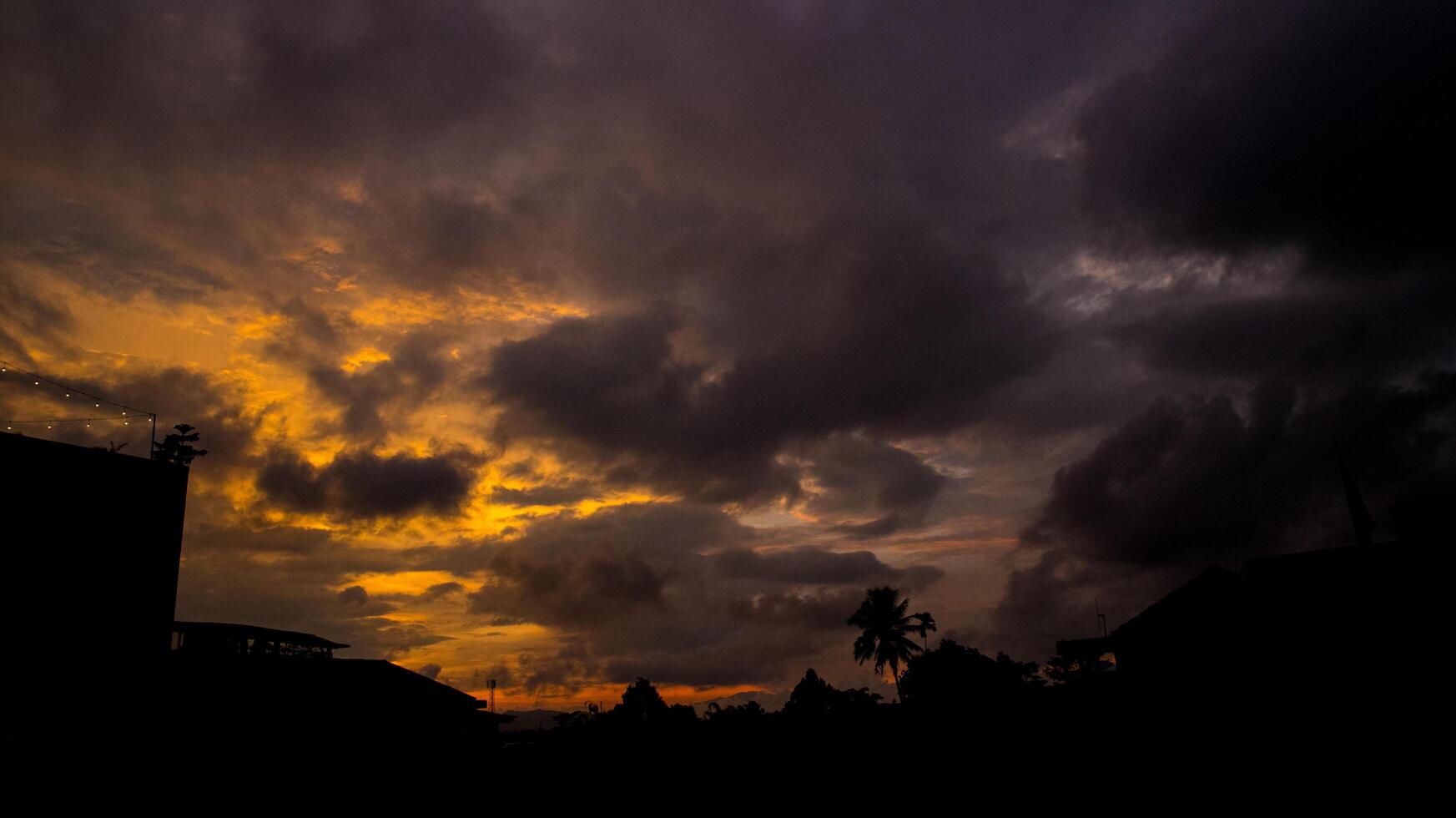 hermosa puntos de vista de el puesta de sol cielo y amanecer cielo con vistoso nubes foto