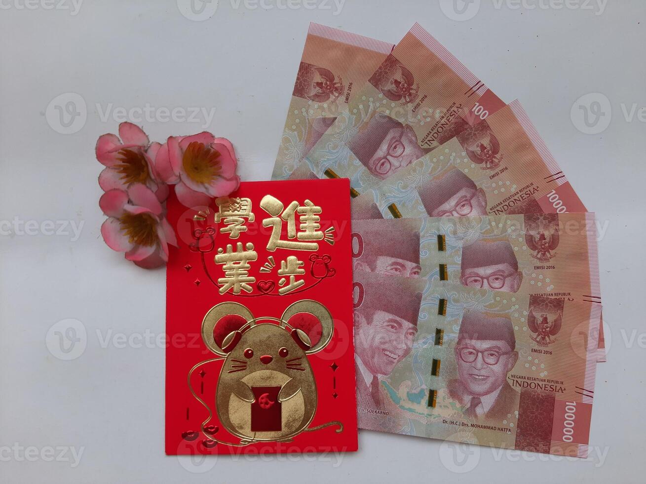 dinero y angpao foto