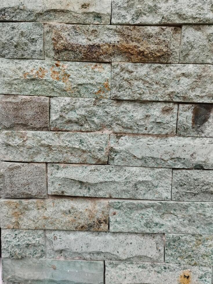 Recycled bricks made from fiber powder, fiber powder that is crushed from electronic circuit boards, beautifully arranged bricks, bricks used to decorate houses, beautiful brick pillars photo