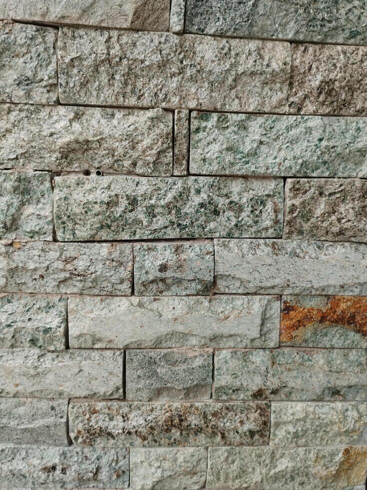 Recycled bricks made from fiber powder, fiber powder that is crushed from electronic circuit boards, beautifully arranged bricks, bricks used to decorate houses, beautiful brick pillars photo