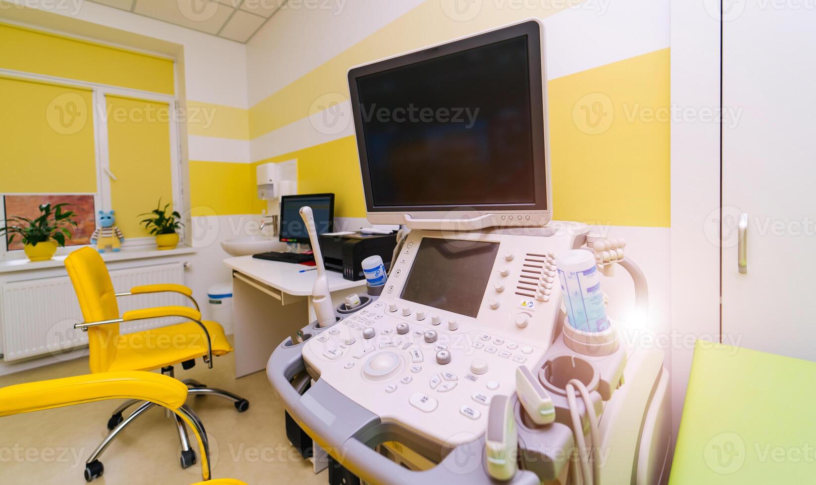 el lugar de trabajo de un ecografista. gabinete de ultrasonido diagnóstico, médico equipo antecedentes,hospital interior. foto