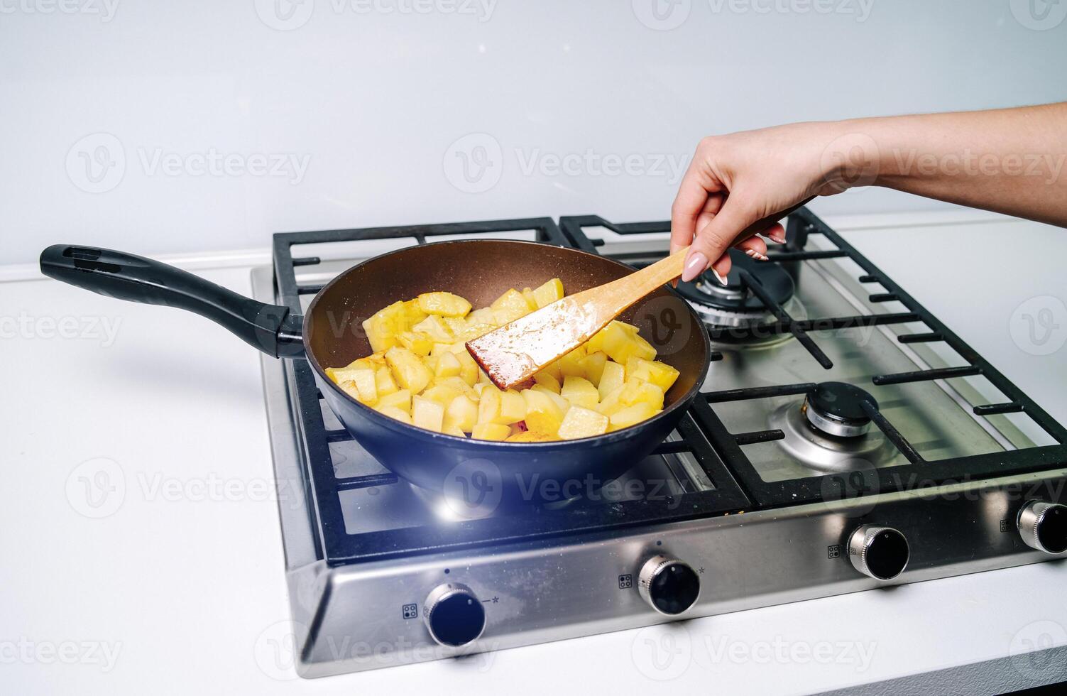 patatas frito en caliente grasa foto