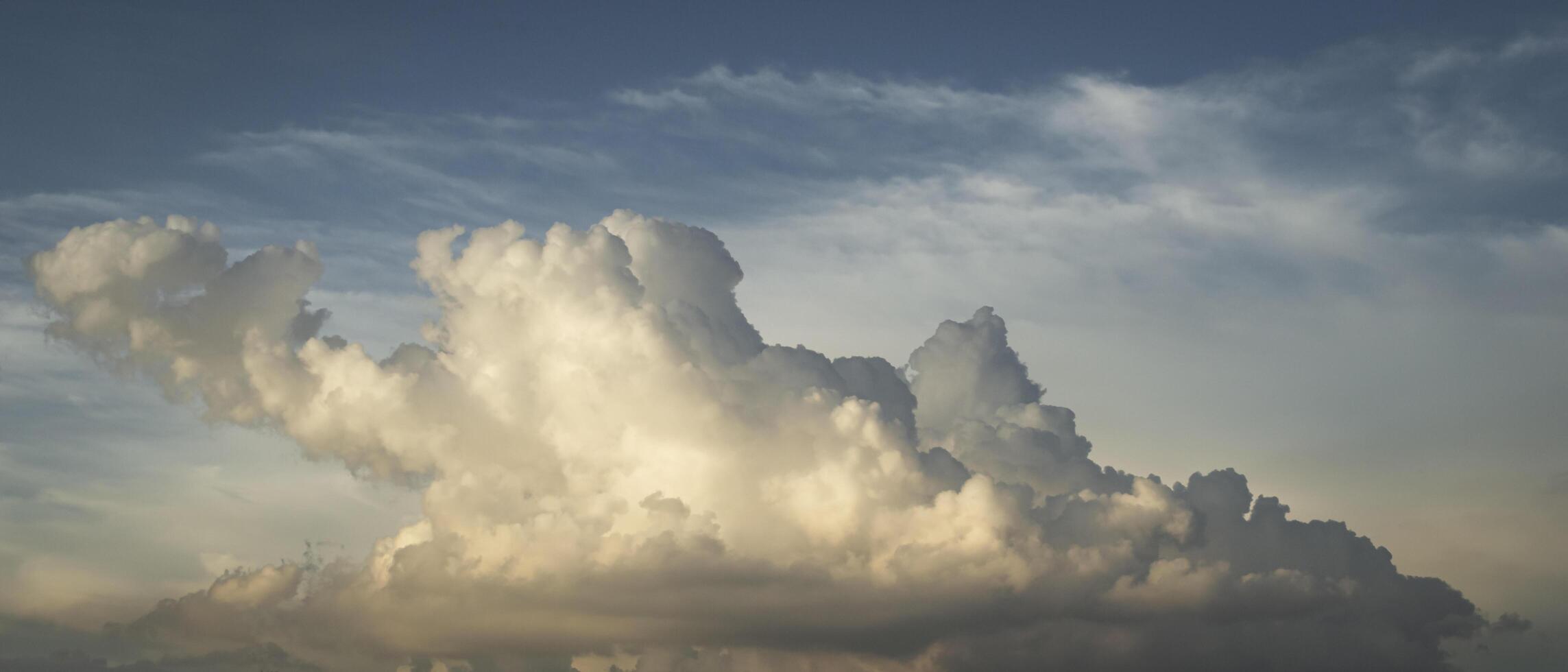 a large cloud is in the sky photo