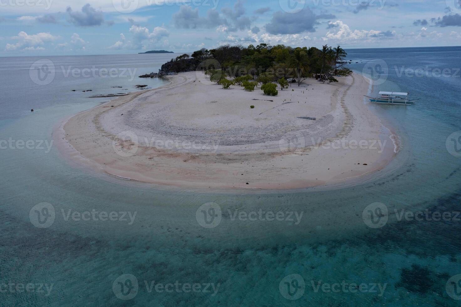 Aerial view of Pagtenga Island North Kay photo