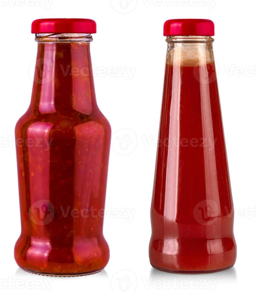 conjunto de botellas de salsa de tomate aislado en blanco antecedentes con recorte camino foto